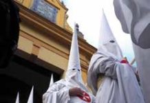 Préstamo de túnicas de la hermandad